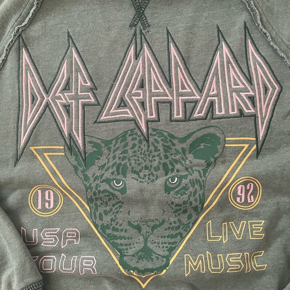 Def Leppard Green Graphic Band Crewneck  Sweatshirt Size Medium - Picture 2 of 7